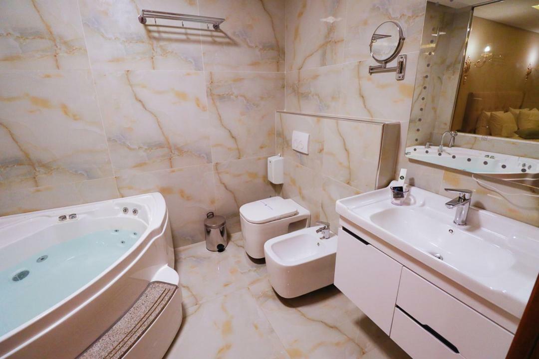 Albanopolis Hotel ติรานา ภายนอก รูปภาพ
